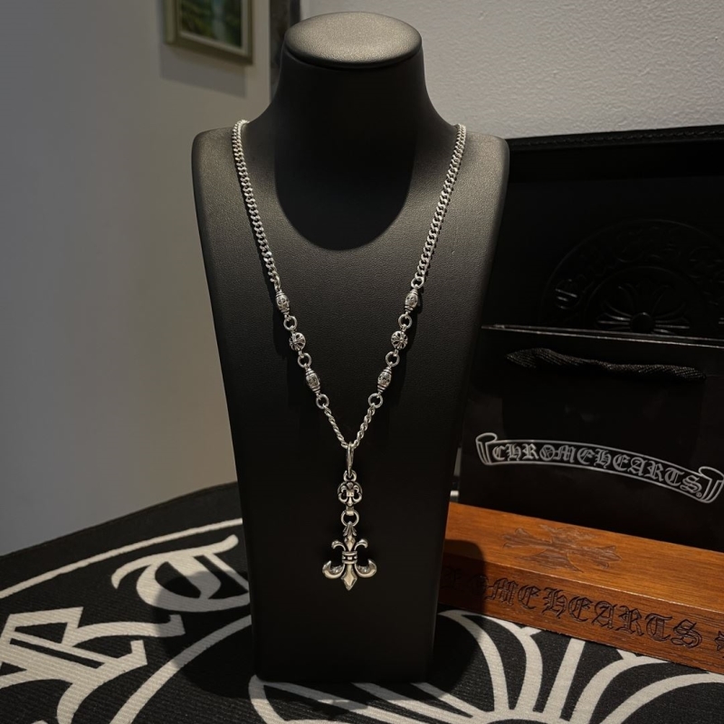 Ch**me He**ts necklaces